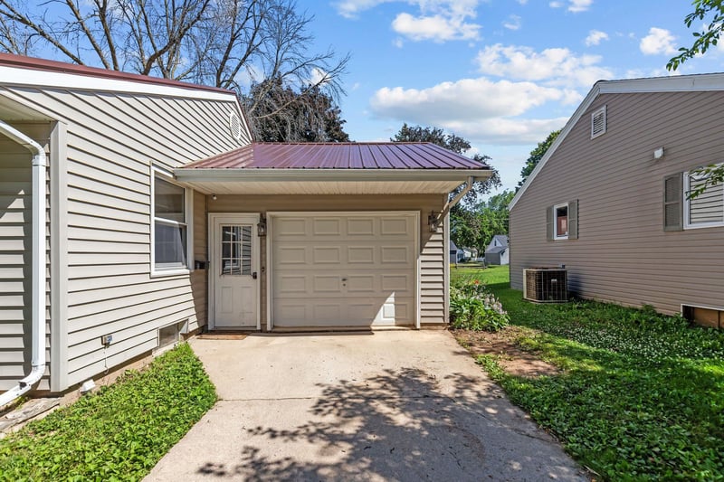 202 Wisconsin Ave, Brillion, WI 54110