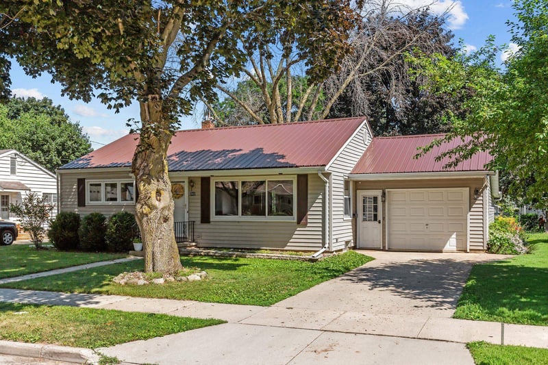 202 Wisconsin Ave, Brillion, WI 54110