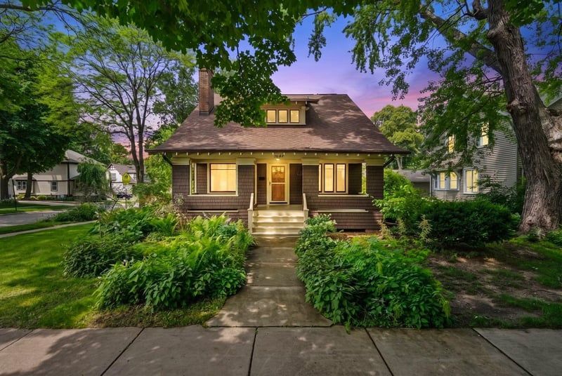1044 Jackson St, Green Bay, WI 54301-3236