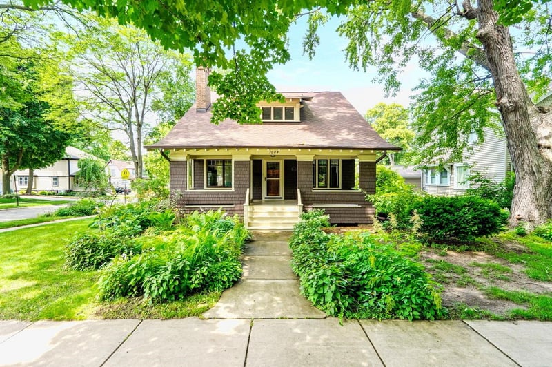 1044 Jackson St, Green Bay, WI 54301-3236
