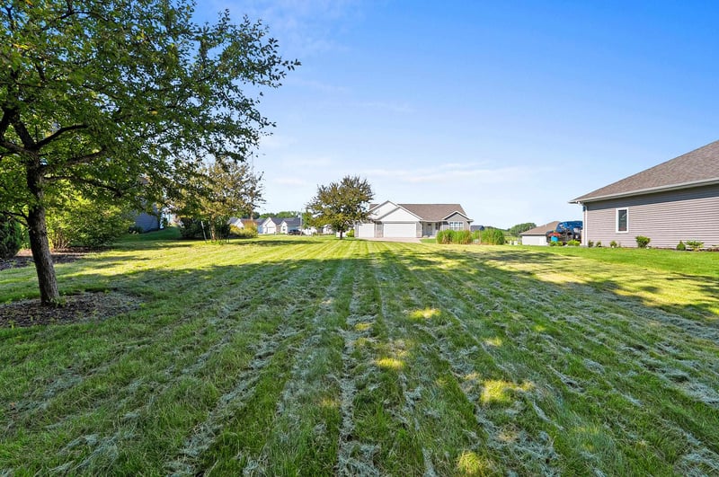 3329 Largo Ridge Dr, Green Bay, WI 54311
