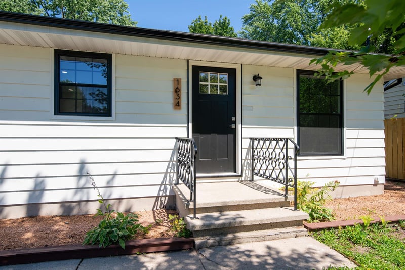 1634 Burdick St, Oshkosh, WI 54901