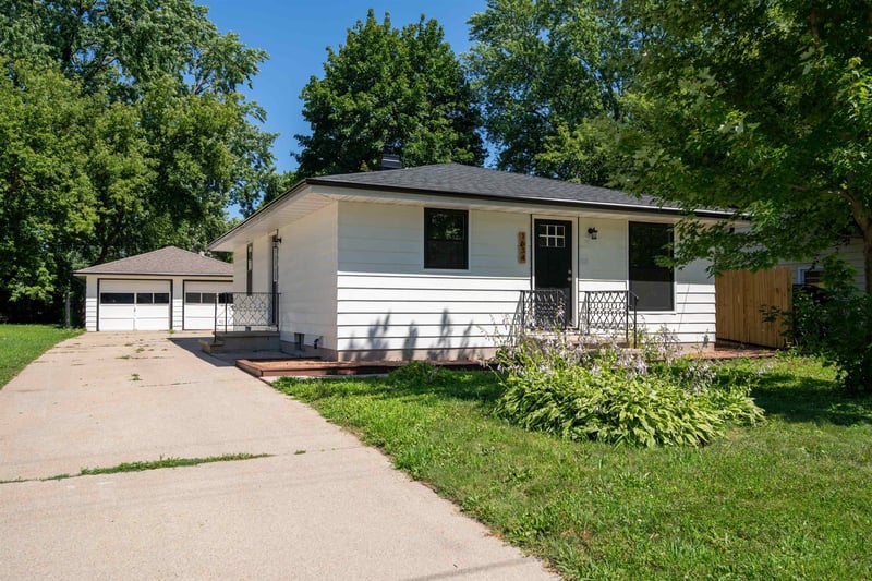 1634 Burdick St, Oshkosh, WI 54901