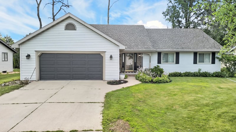 1229 Appleton St, Menasha, WI 54952