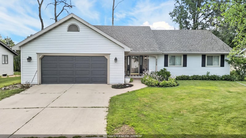 1229 Appleton St, Menasha, WI 54952