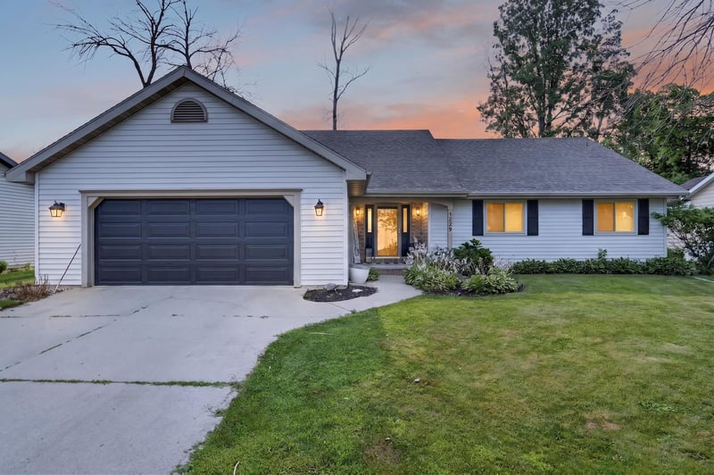 1229 Appleton St, Menasha, WI 54952