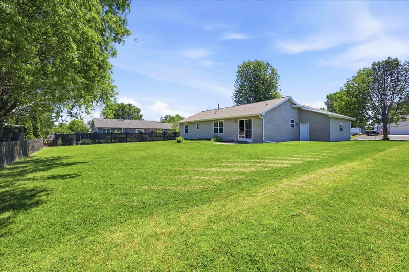 W5982 Hearthstone Dr, Appleton, WI 54915
