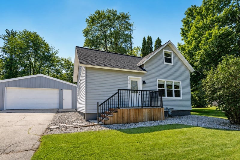 319 Oakland Ave, Oconto Falls, WI 54154-1620