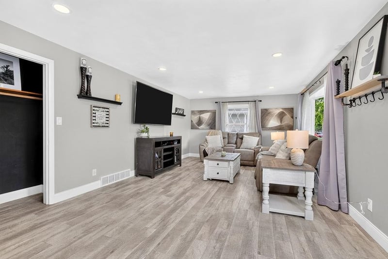 321 Linda St, Kimberly, WI 54136-1738