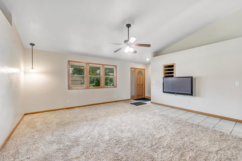 3533 Leeds Castle Dr, Green Bay, WI 54313-7488