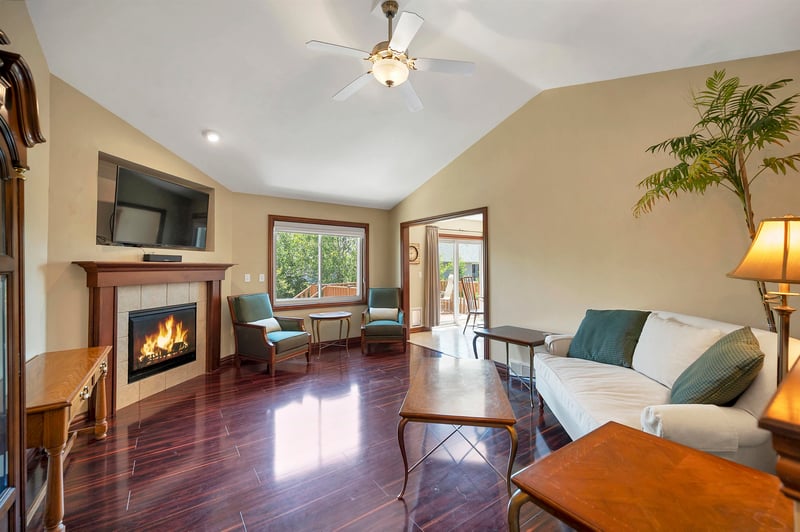 752 Killarny Trl, De Pere, WI 54115