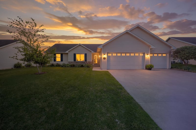 752 Killarny Trl, De Pere, WI 54115