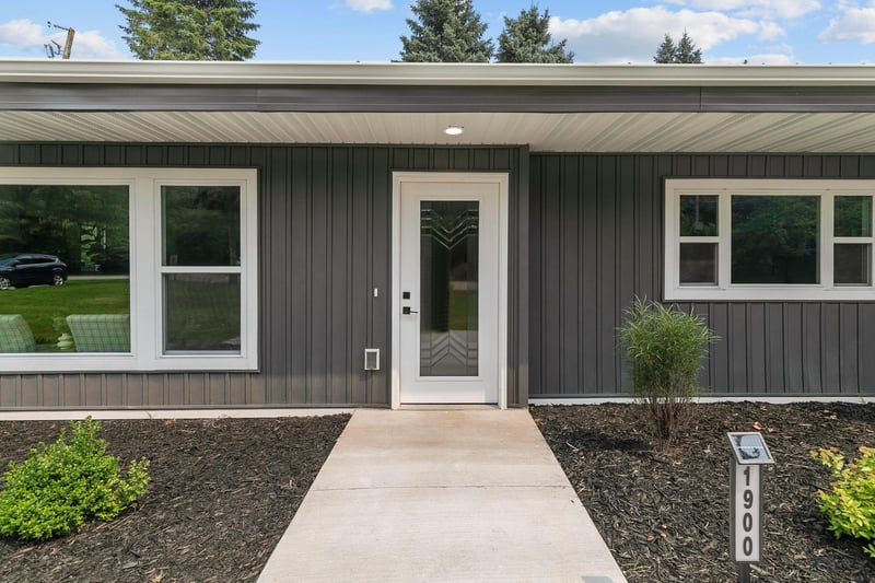 1900 Leonard Point Rd, Oshkosh, WI 54904