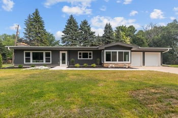 1900 Leonard Point Rd, Oshkosh, WI 54904
