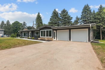 1900 Leonard Point Rd, Oshkosh, WI 54904