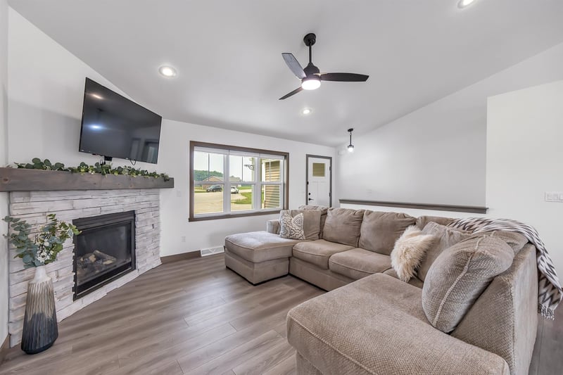 7542 Highland Meadow Ct, Pulaski, WI 54162