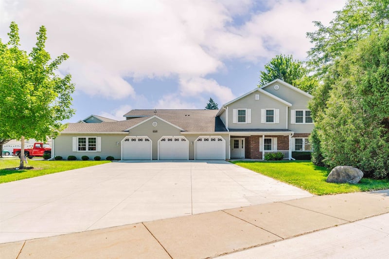 2520 Village Ln #A, Oshkosh, WI 54904-8357