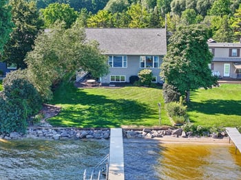 4666 Island View Dr, Oshkosh, WI 54901