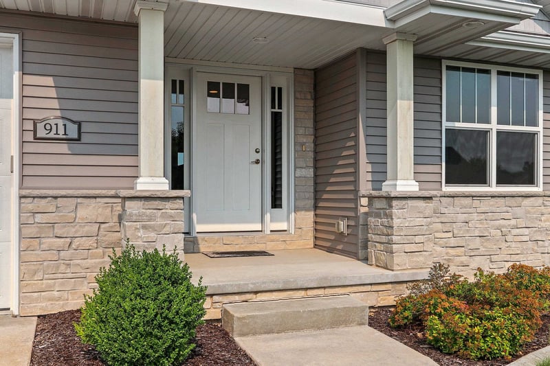 911 Barronwood Dr, Green Bay, WI 54311