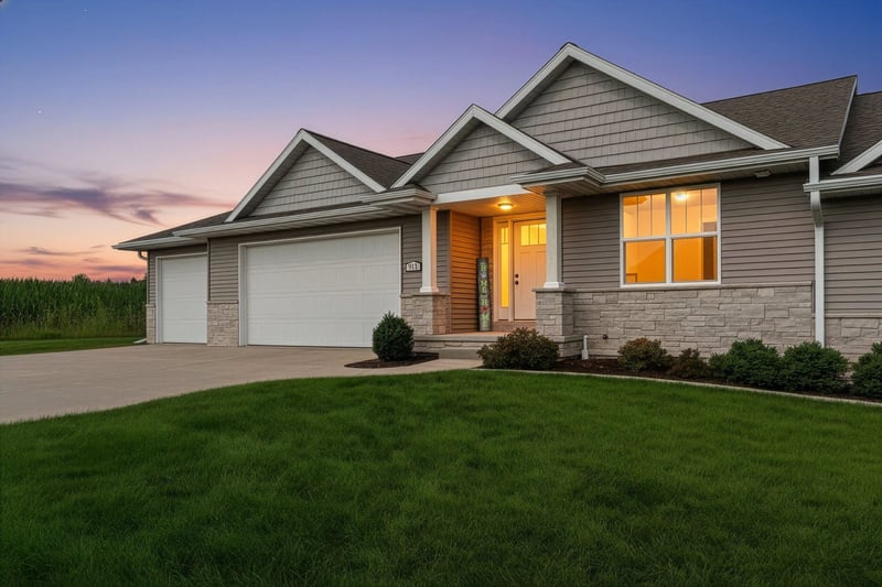 911 Barronwood Dr, Green Bay, WI 54311