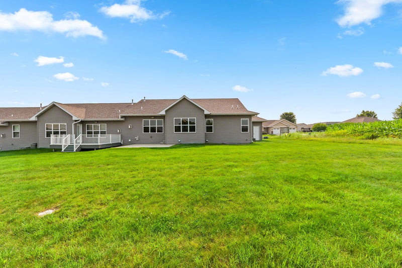 911 Barronwood Dr, Green Bay, WI 54311