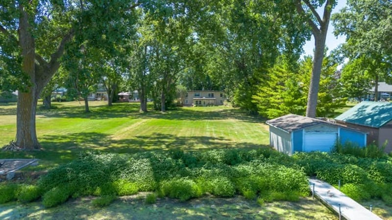 5984 Lake Rd, Oshkosh, WI 54902