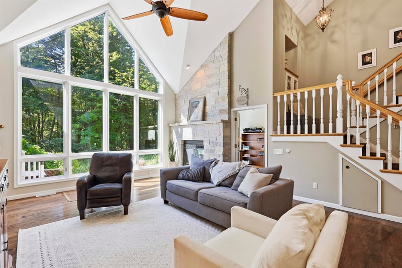 4950 Plummers Point Rd, Oshkosh, WI 54904-7048