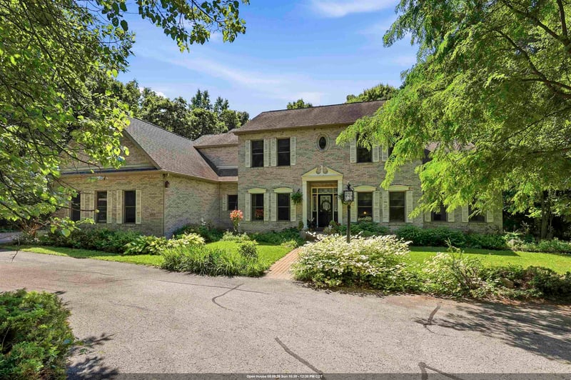 4950 Plummers Point Rd, Oshkosh, WI 54904-7048