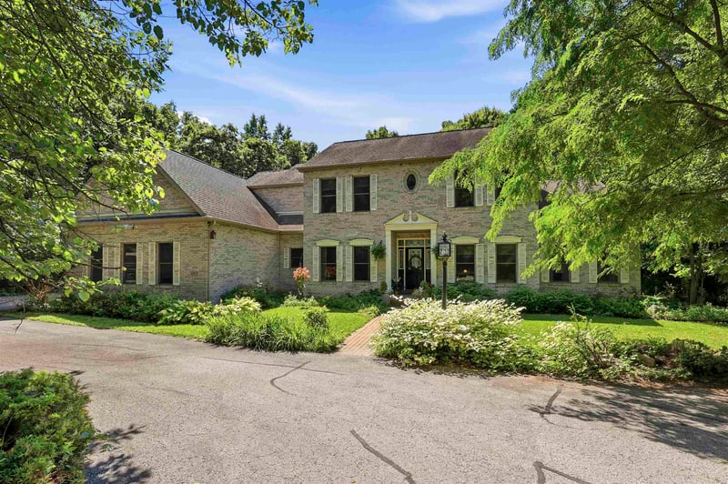 4950 Plummers Point Rd, Oshkosh, WI 54904-7048