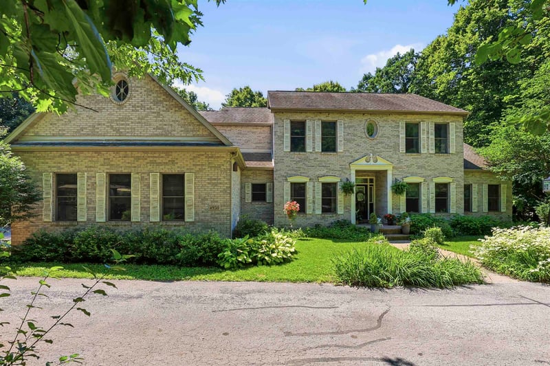 4950 Plummers Point Rd, Oshkosh, WI 54904-7048