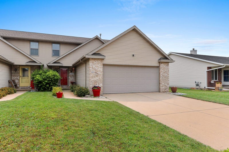 1275 Franco Ct, De Pere, WI 54115-3817