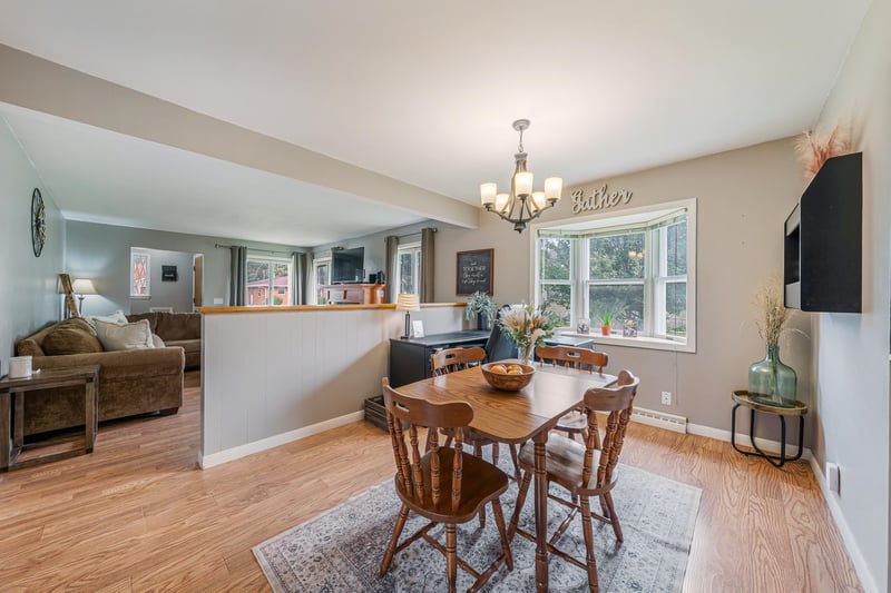 1651 Wisconsin St, Oshkosh, WI 54901-2876