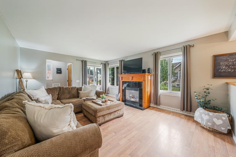 1651 Wisconsin St, Oshkosh, WI 54901-2876