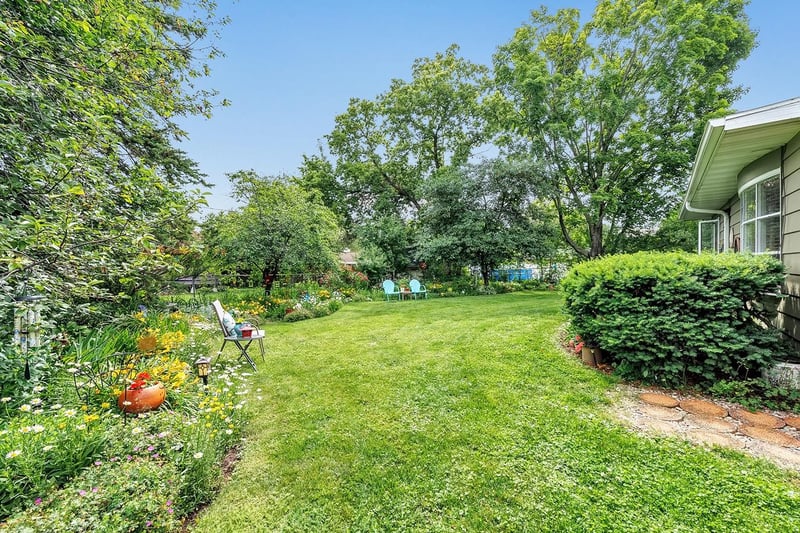 1762 Chateau Dr, Green Bay, WI 54304