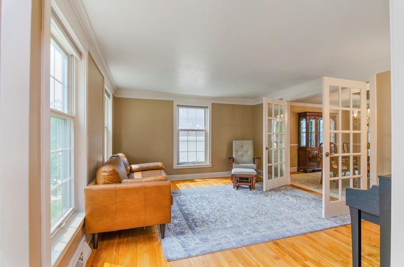 2078 Sandalwood Ct, Green Bay, WI 54304-1947