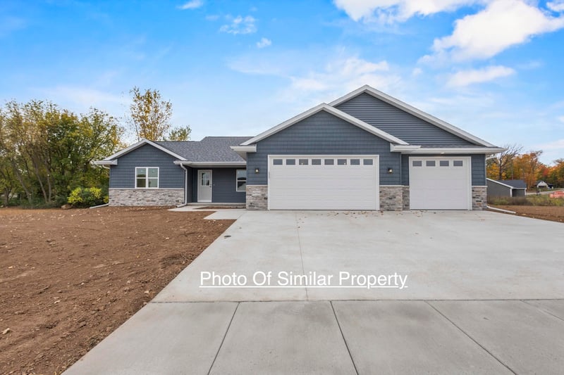 2677 Vanderbilt Dr, Neenah, WI 54956