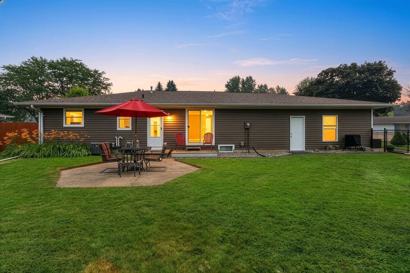 424 Orchard Ln, Little Chute, WI 54140-1140