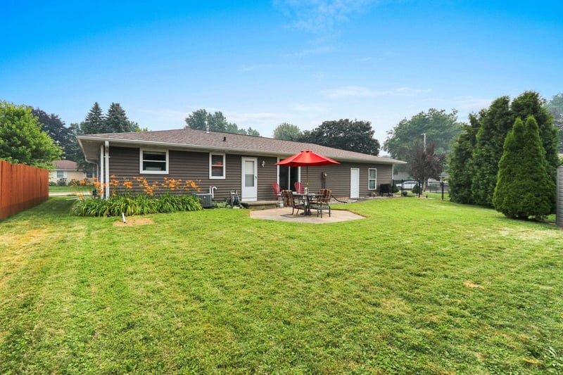 424 Orchard Ln, Little Chute, WI 54140-1140