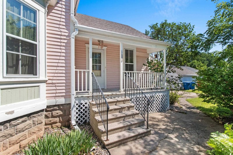 1646 Elmwood Ave, Oshkosh, WI 54901-2738