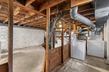 1646 Elmwood Ave, Oshkosh, WI 54901-2738