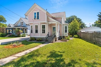 1646 Elmwood Ave, Oshkosh, WI 54901-2738