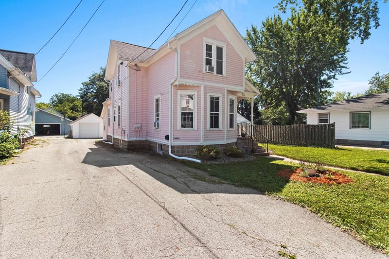 1646 Elmwood Ave, Oshkosh, WI 54901-2738