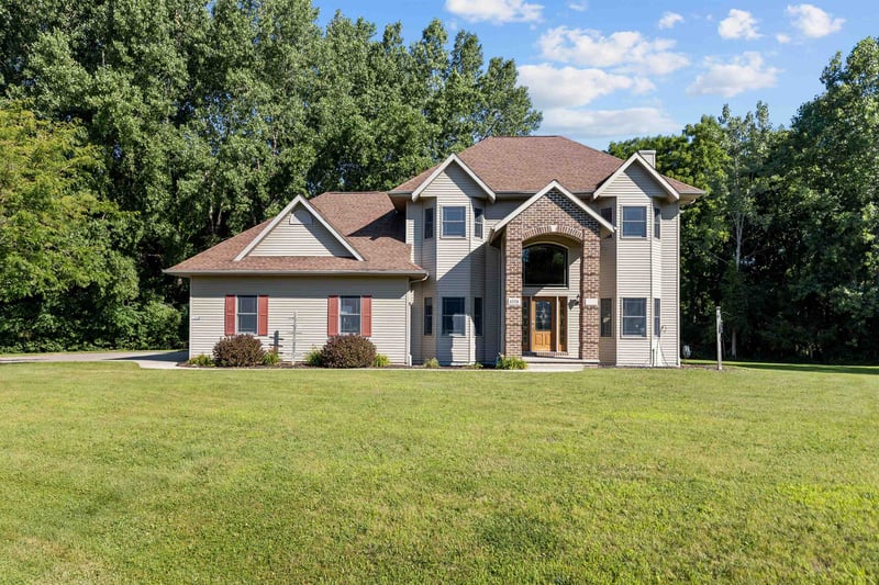 1570 Mcintosh Ct, Oshkosh, WI 54904