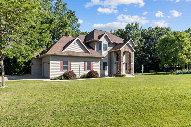 1570 Mcintosh Ct, Oshkosh, WI 54904