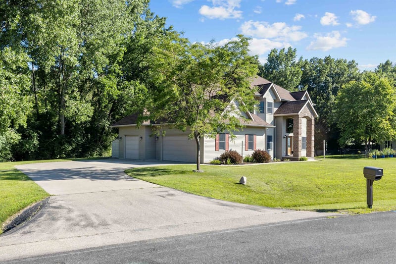 1570 Mcintosh Ct, Oshkosh, WI 54904