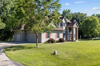 1570 Mcintosh Ct, Oshkosh, WI 54904