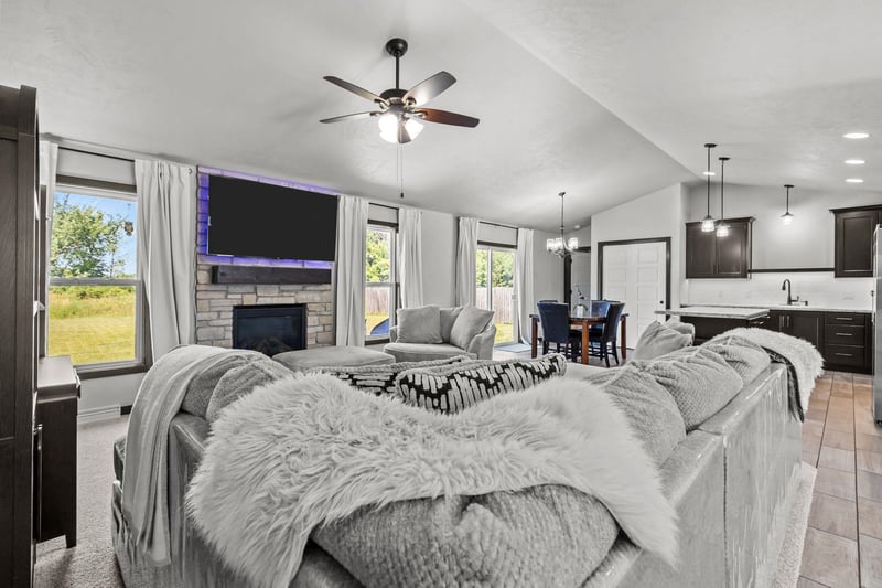 N8973 Spring Valley Rd, Menasha, WI 54952