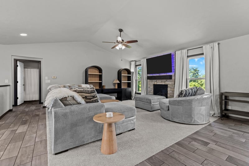 N8973 Spring Valley Rd, Menasha, WI 54952