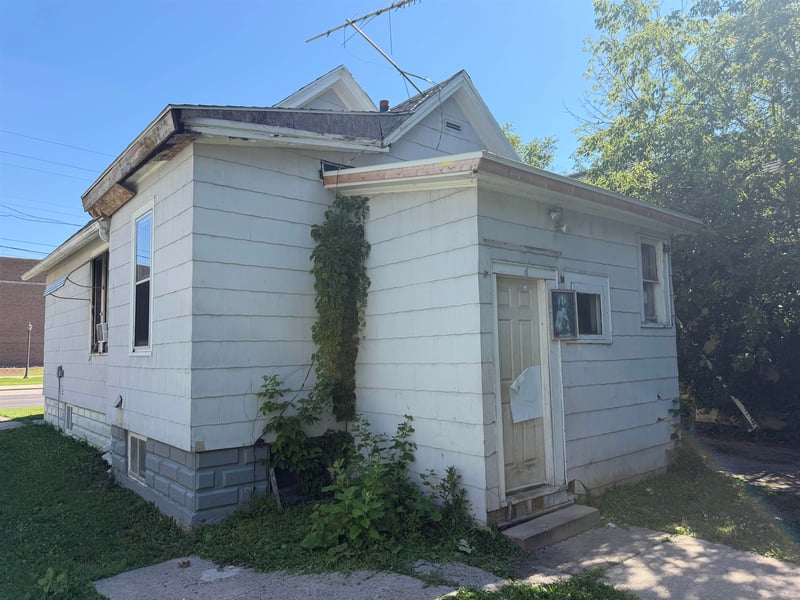 931 Shawano Ave, Green Bay, WI 54303