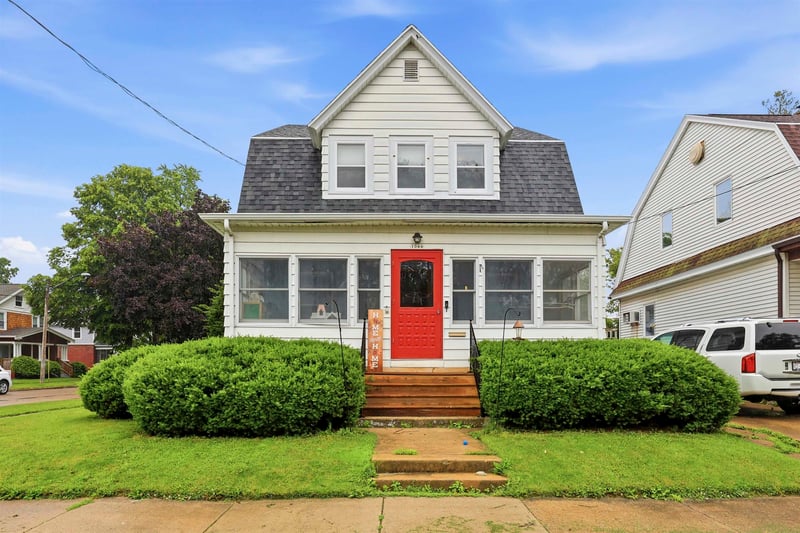 1044 Mt Vernon St, Oshkosh, WI 54901-3856